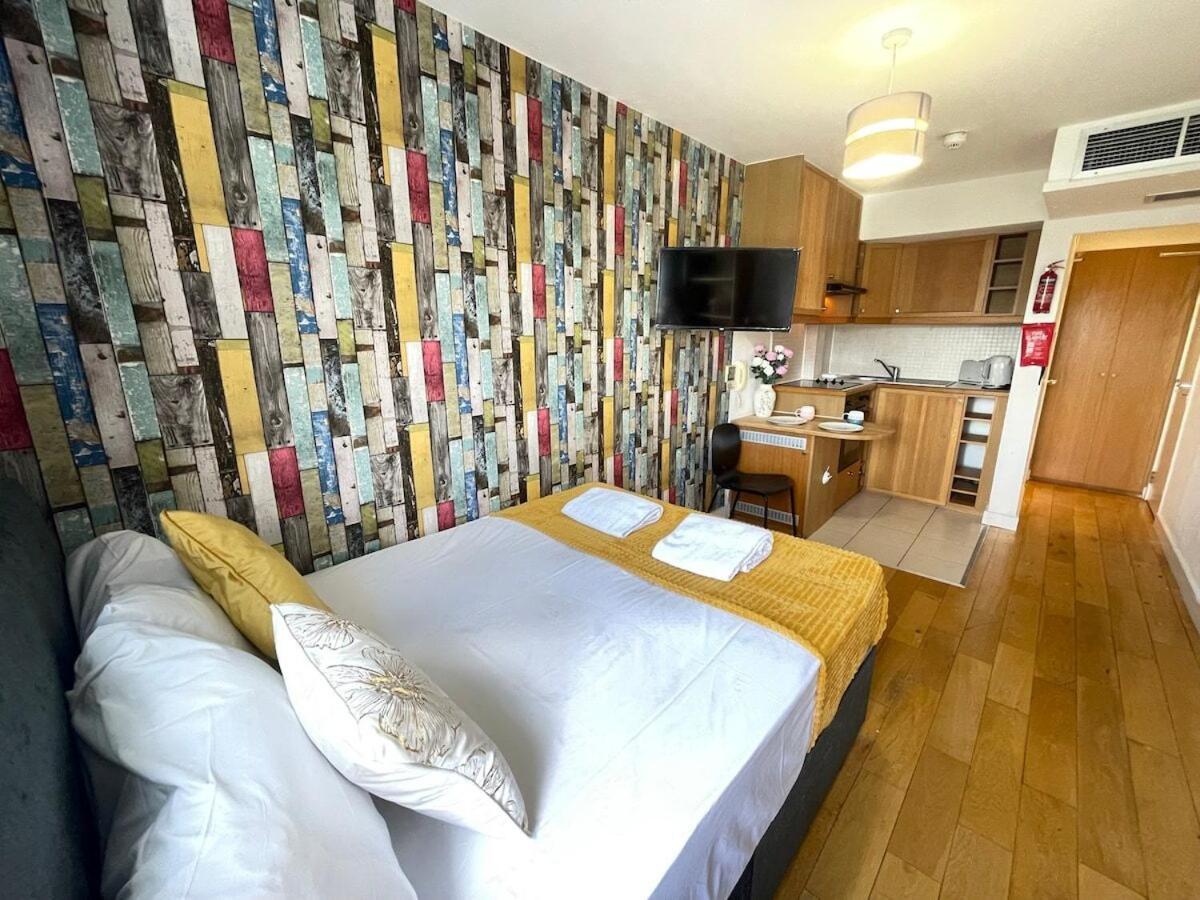 Portobello Road Artistic Studios 'Budget' London Room photo