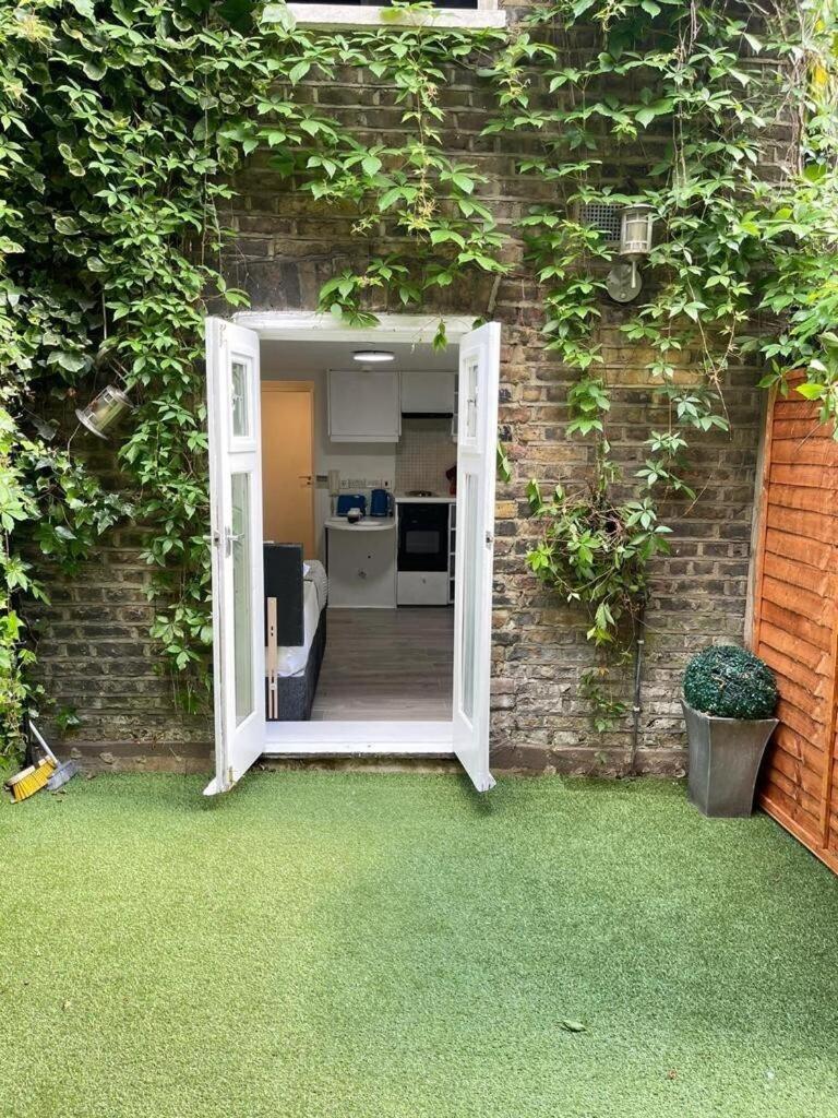 Portobello Road Artistic Studios 'Budget' London Exterior photo