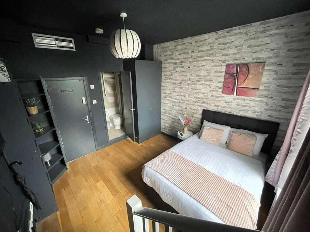 Portobello Road Artistic Studios 'Budget' London Room photo