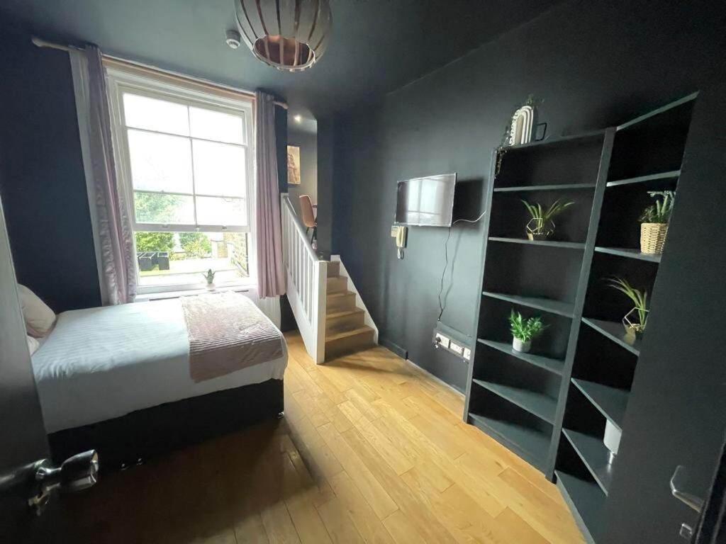 Portobello Road Artistic Studios 'Budget' London Room photo