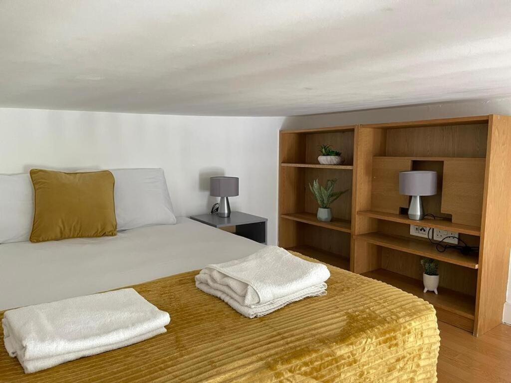Portobello Road Artistic Studios 'Budget' London Room photo