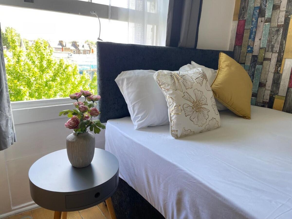 Portobello Road Artistic Studios 'Budget' London Room photo