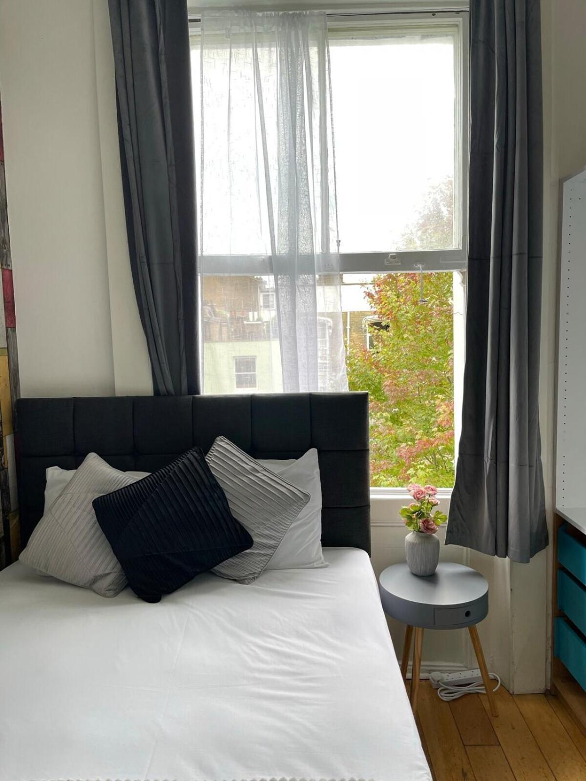 Portobello Road Artistic Studios 'Budget' London Room photo