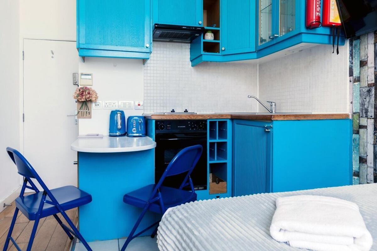 Portobello Road Artistic Studios 'Budget' London Room photo