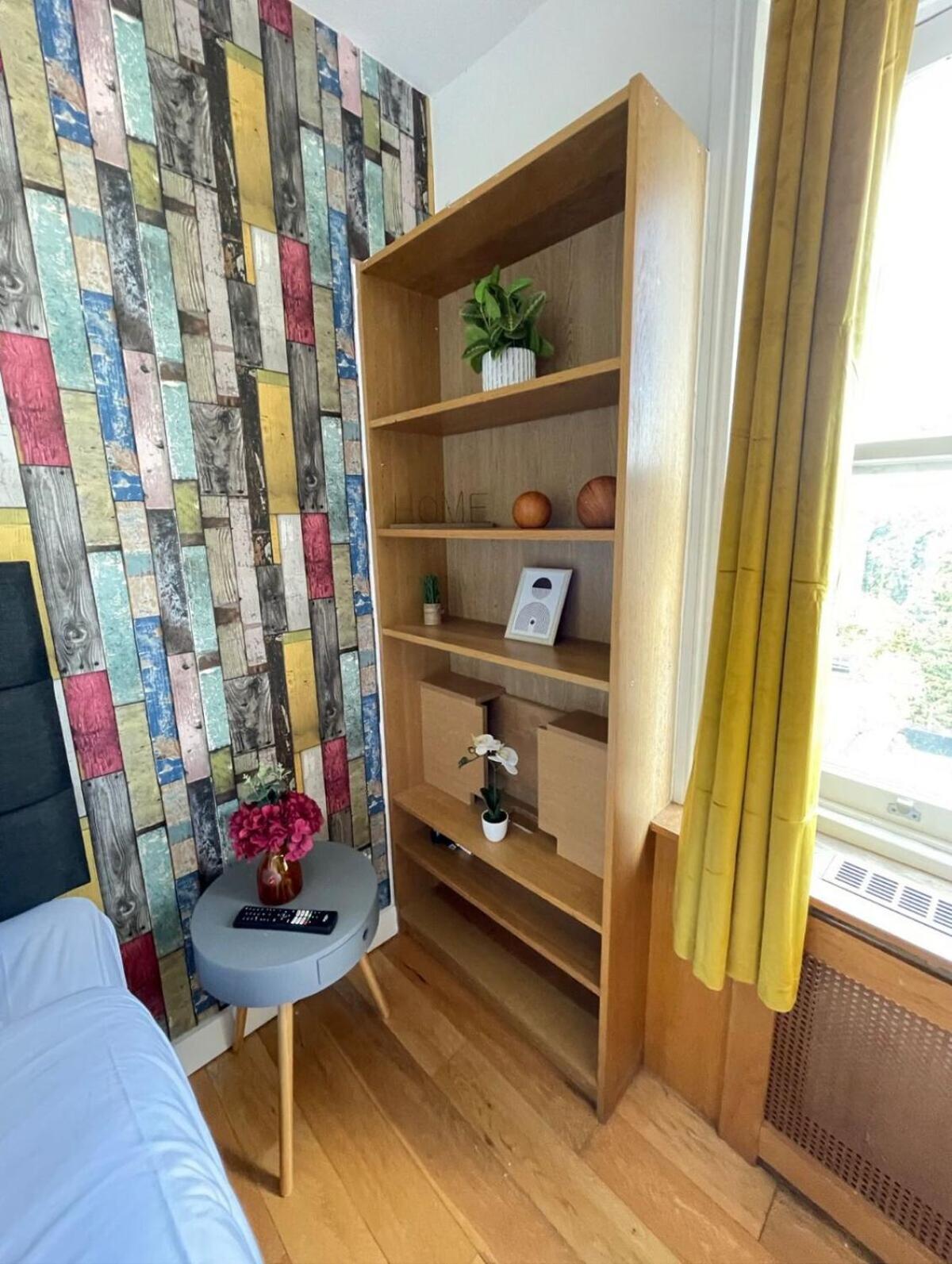 Portobello Road Artistic Studios 'Budget' London Room photo