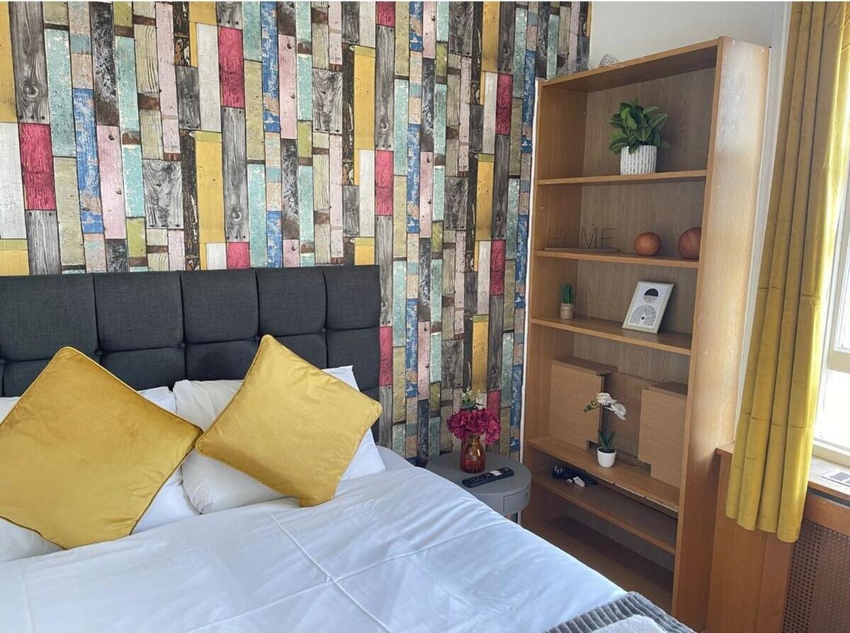 Portobello Road Artistic Studios 'Budget' London Room photo