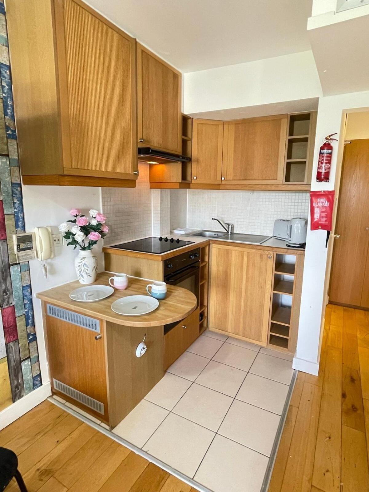 Portobello Road Artistic Studios 'Budget' London Room photo