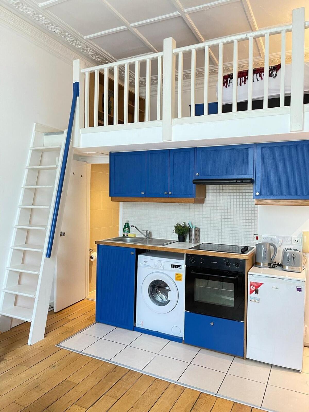 Portobello Road Artistic Studios 'Budget' London Room photo