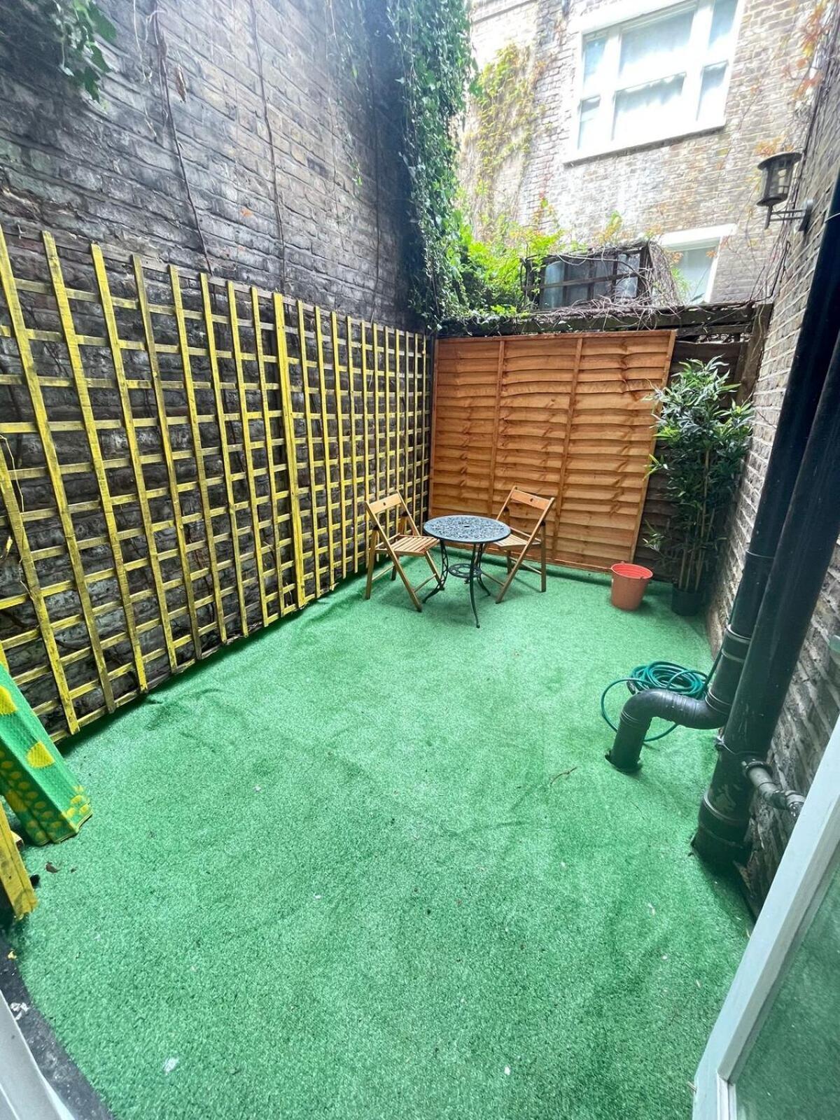 Portobello Road Artistic Studios 'Budget' London Room photo